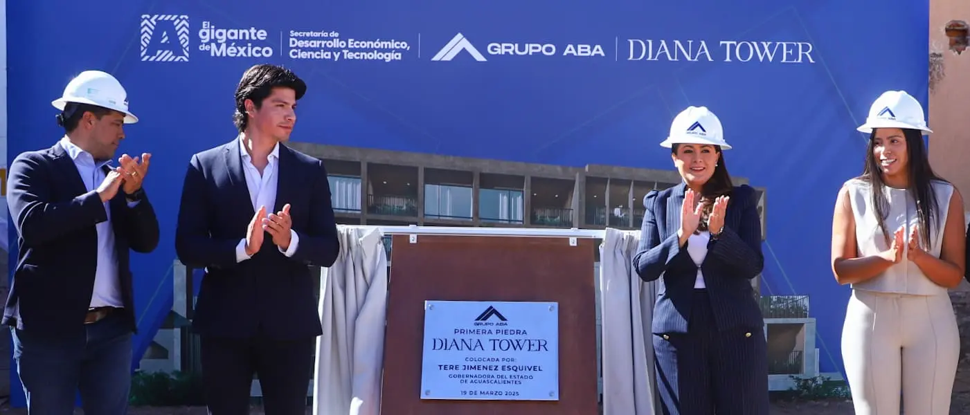 Tere Jiménez encabezó la colocación de la primera piedra del proyecto inmobiliario Diana Tower del Grupo ABA