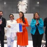 Tere Jiménez entregó apoyos económicos a empresas locales