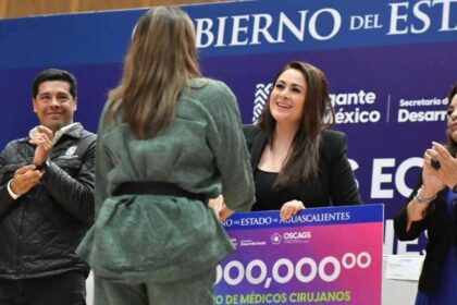 Tere Jiménez entrega apoyos a Asociaciones civiles