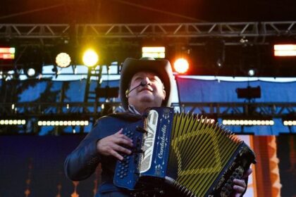 Presentación de Grupo Pesado en el Día de la Familia