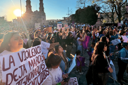 8M, una manifestación sin contratiempos en Aguascalientes. Foto: JLMNoticias.