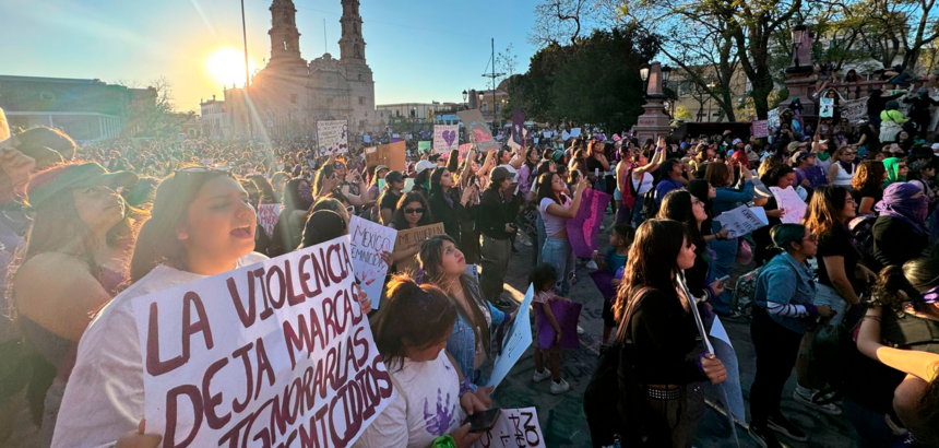 8M, una manifestación sin contratiempos en Aguascalientes. Foto: JLMNoticias.