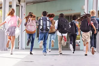 Niños saliendo de la escuela. Imagen de Archivo. Foto: JLMNoticias / Especial.