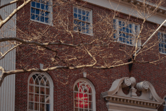 Harvard congela sus contrataciones, incertidumbre Foto: EFE