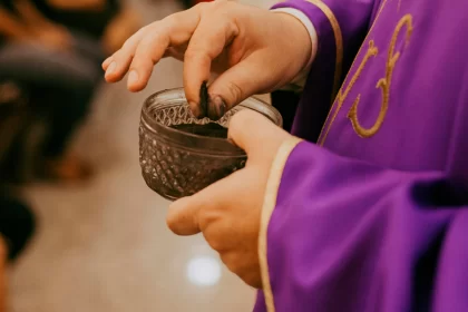 Miércoles de ceniza, un símbolo de fe para la comunidad cristiana. Foto: JLMNoticias / Thays Orrico / Unsplash..