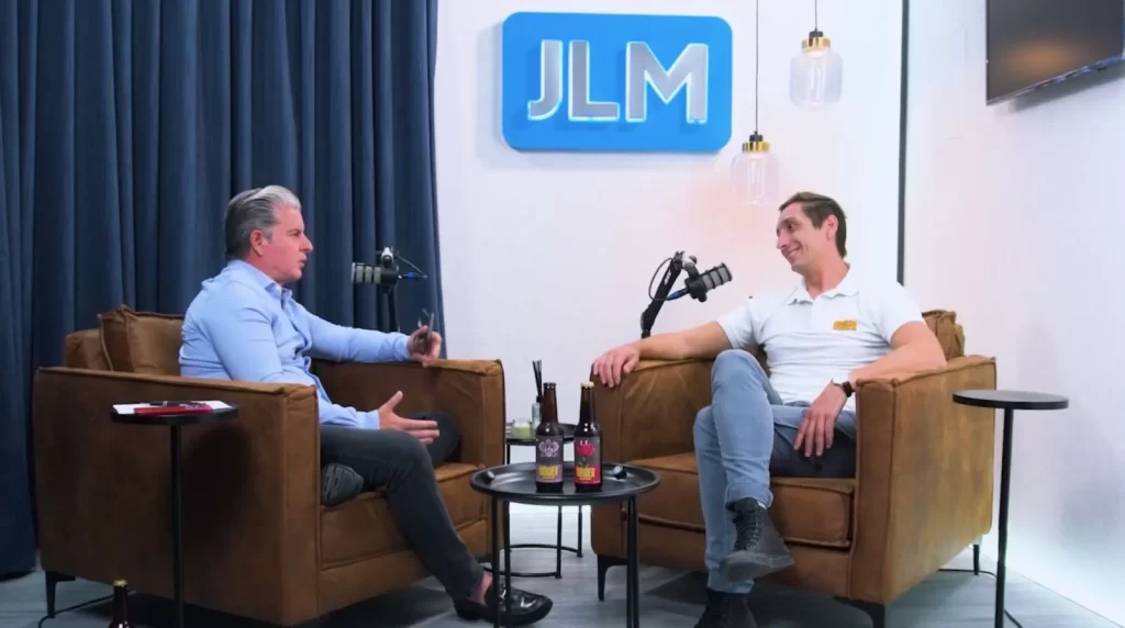 Primer episodio, Tercera Temporada, Podcast de José Luis Morales, con Pedro Vargas, de Flower Bebidas Artesanales.