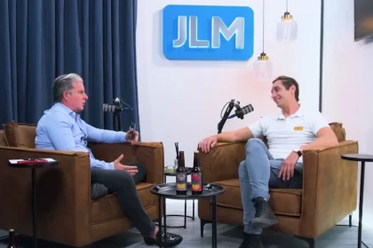 Primer episodio, Tercera Temporada, Podcast de José Luis Morales, con Pedro Vargas, de Flower Bebidas Artesanales.