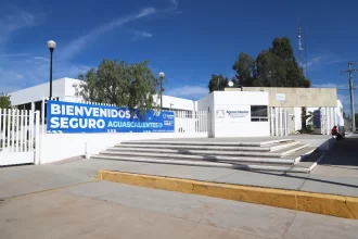 Para tramitar la Tarjeta Soluciones presenta identificación oficial, CURP y comprobante de domicilio