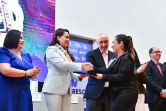 Tere Jiménez entregó reconocimientos a trabajadores del Instituto de Asesoría y Defensoría Pública del Estado