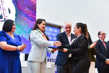 Tere Jiménez entregó reconocimientos a trabajadores del Instituto de Asesoría y Defensoría Pública del Estado