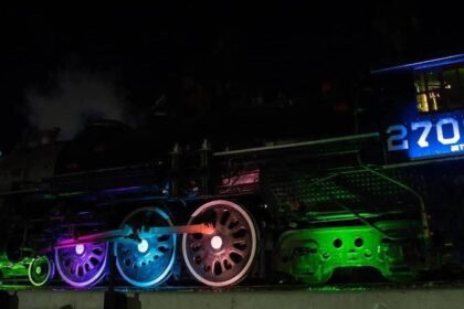 Revive nuestra historia con luces del pasado.