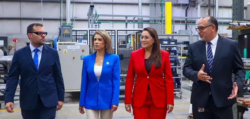 La gobernadora de Aguascalientes, Tere Jiménez se reúne con los directivos de la empresa estadounidense S&C Electric para expandir su producción en el estado.