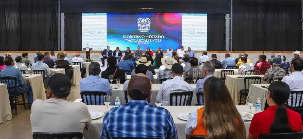 La gobernadora de Aguascalientes, Tere Jiménez, sostuvo un diálogo directo con más de 200 productores agropecuarios y agroindustriales del estado