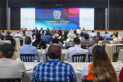 La gobernadora de Aguascalientes, Tere Jiménez, sostuvo un diálogo directo con más de 200 productores agropecuarios y agroindustriales del estado