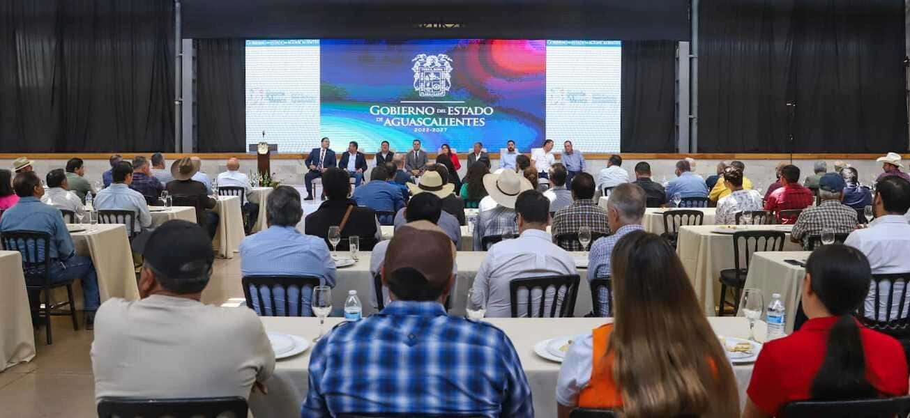 La gobernadora de Aguascalientes, Tere Jiménez, sostuvo un diálogo directo con más de 200 productores agropecuarios y agroindustriales del estado