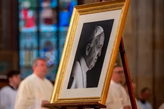 Esto dice el acta "eterna" del papa Francisco. Foto de EFE/ EPA/ MARTIN DIVISEK.