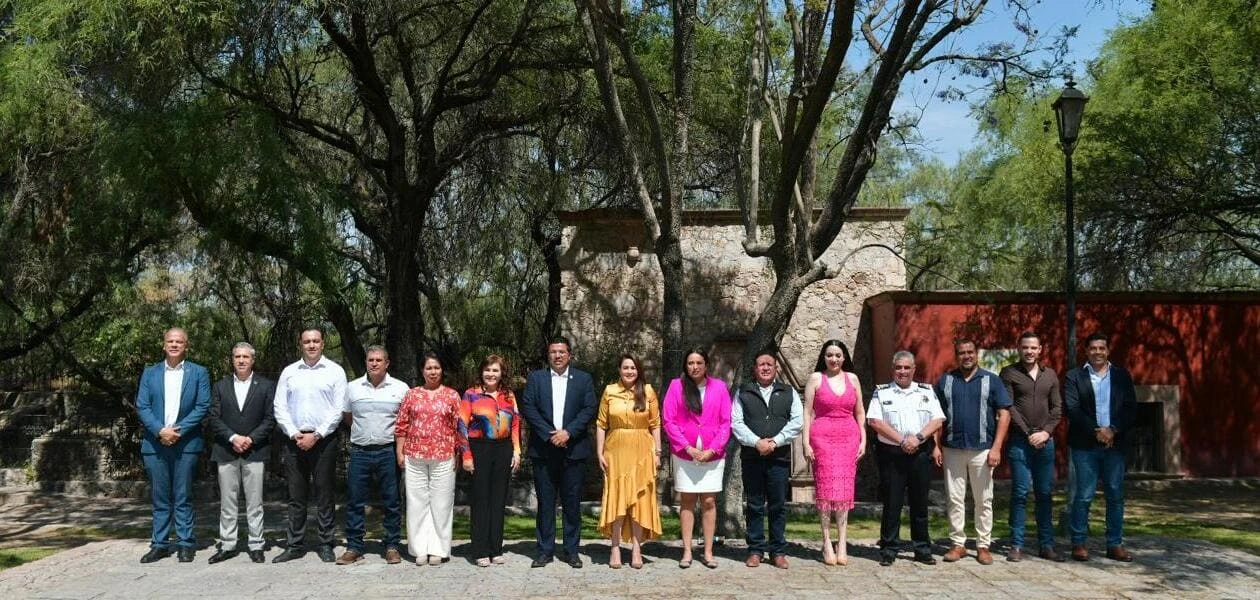 Tere Jiménez y los presidentes municipales de Aguascalientes