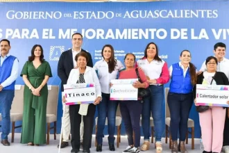 La gobernadora de Aguascalientes, Tere Jiménez, entregó apoyos para el mejoramiento de vivienda en Rincón de Romos