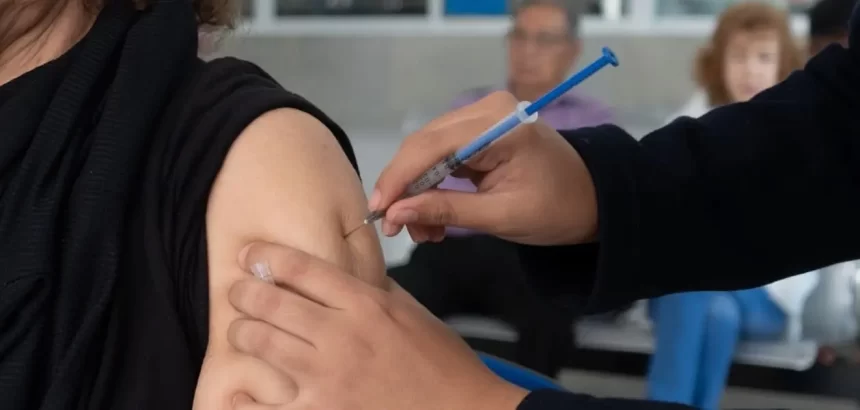 Se aplicará a niñas, niños, adolescentes, adultos mayores, embarazadas y personal de salud