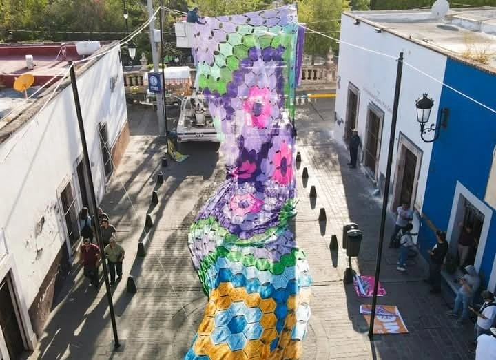 Cielo tejido - decoración del Corredor Cultural Carranza
