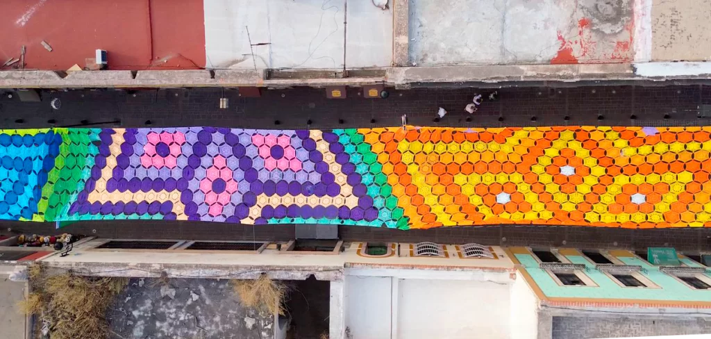 Arte y tradición con el cielo tejido el Corredor Cultural Carranza