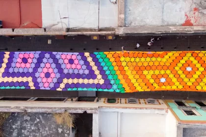 Arte y tradición con el cielo tejido el Corredor Cultural Carranza