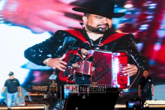 Más de 15 mil personas asistieron al debut de Alameños de la Sierra