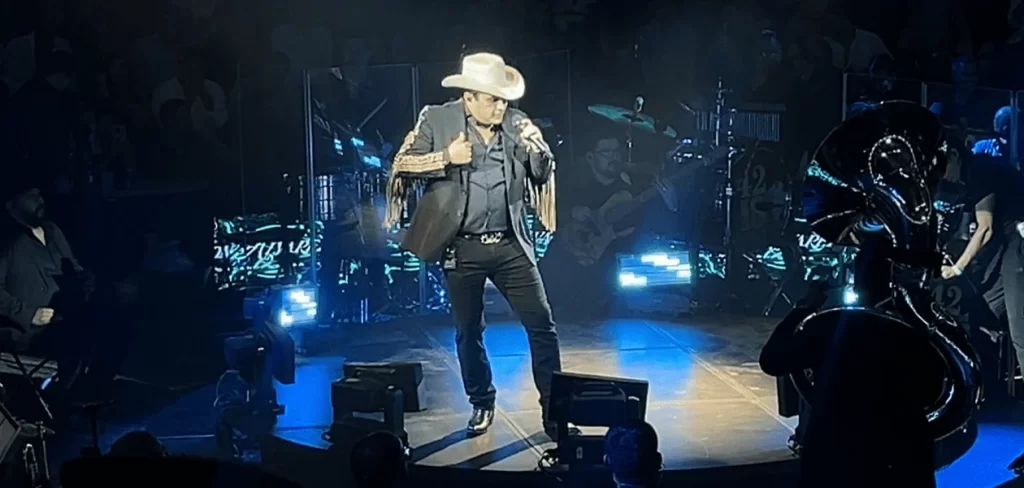 Con gran sentimiento Julion Alvarez canto para Aguascalientes
