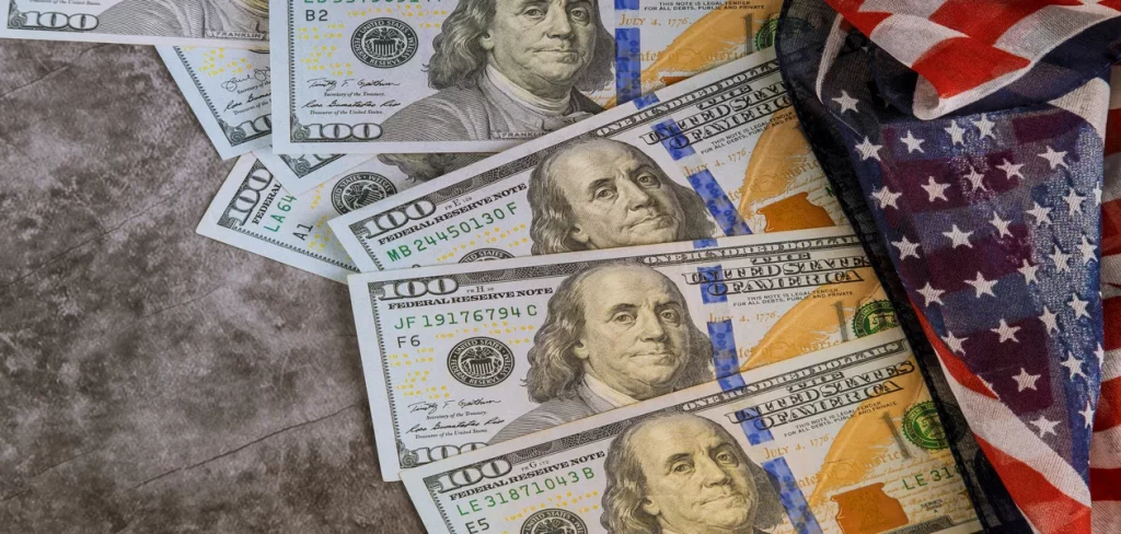 Por guerra comercial, el dólar se dispara a 21 pesos al mayoreo