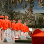 Tras reuniones de cardenales, Angelo Becciu decidió no participar en el cónclave