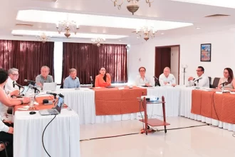 Revisan Tere Jiménez y autoridades del IMSS los avances del proyecto para dos hospitales