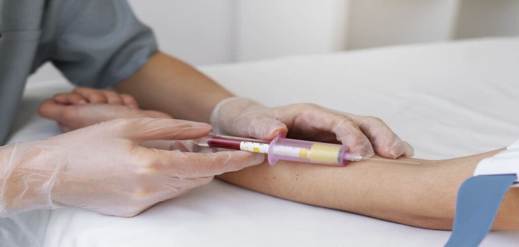 El Alzheimer será diagnosticado mediante una muestra de sangre, revelan los avances médicos