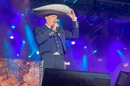 Fernando de la Mora se presentó con éxito en el Foro de las Estrellas