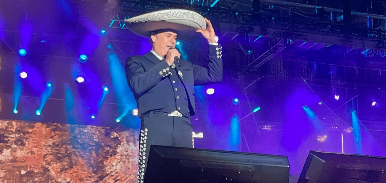 Fernando de la Mora se presentó con éxito en el Foro de las Estrellas