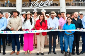 Corte de listón inaugural de la Expo Ganadera