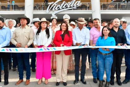 Corte de listón inaugural de la Expo Ganadera