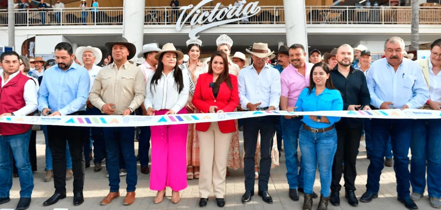 Corte de listón inaugural de la Expo Ganadera