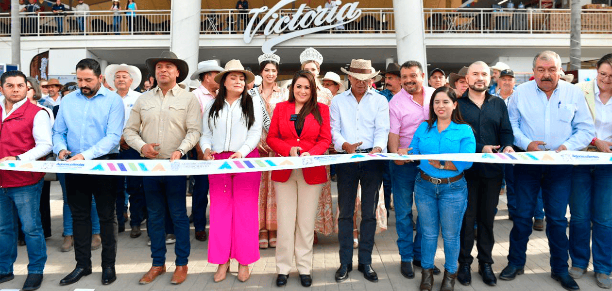 Corte de listón inaugural de la Expo Ganadera