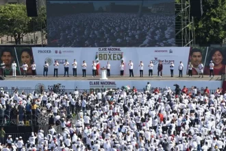 "En México, fomentamos la paz y la prosperidad": La presidenta Claudia Sheinbaum da inicio a la Clase Nacional de Boxeo en plazas públicas de todo el país.
