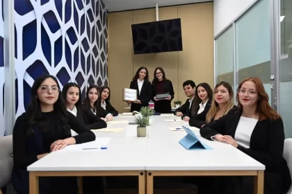 Las becas impulsadas por la gobernadora Tere Jiménez permiten a jóvenes universitarios de Aguascalientes estudiar toda su carrera sin costo alguno.