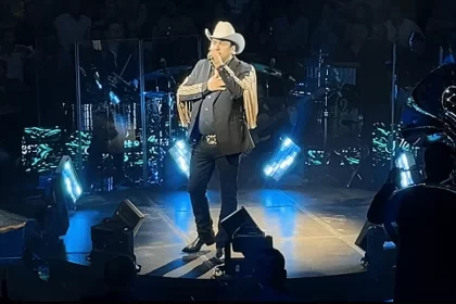 El rey de la taquilla regresó con gran éxito al palenque de la feria