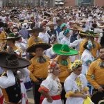 La Pelea de Gallos Monumental se efectuó de manera histórica al participar más de mil 700 bailarines