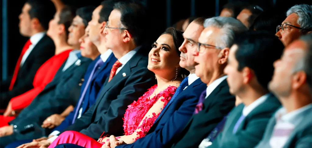 La gobernadora Tere Jimenez encabezo la ceremonia de coronacion