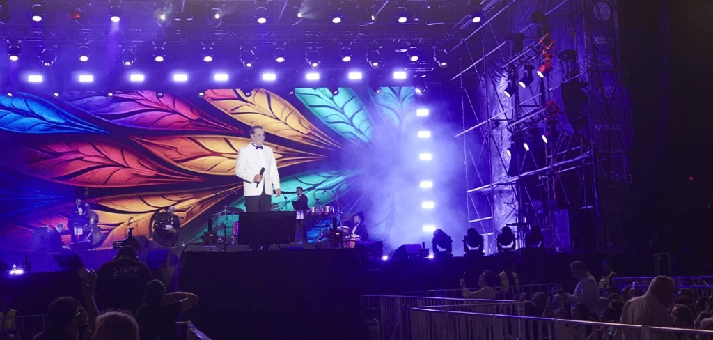 Magestuoso escenario enmarco el concierto de Fernando de la Mora