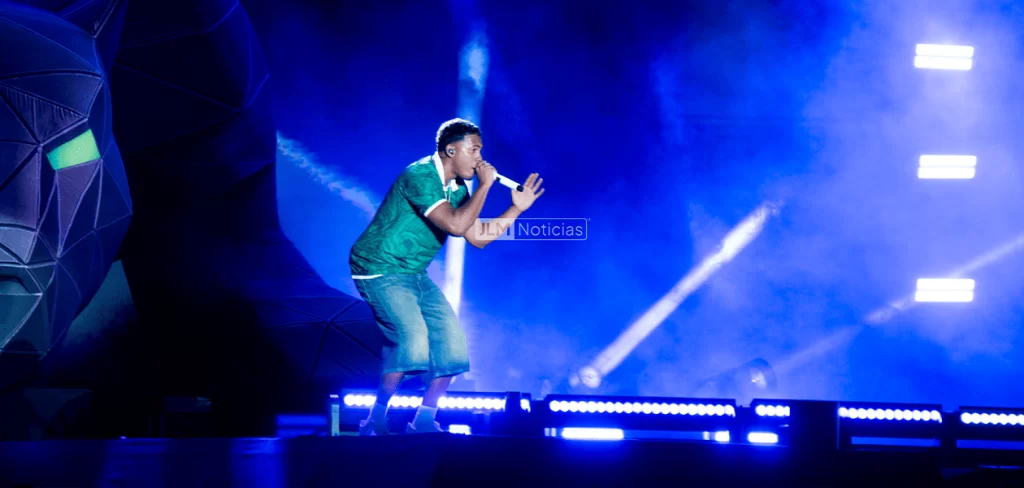 Música urbana con Mike Towers en el Foro de las Estrellas