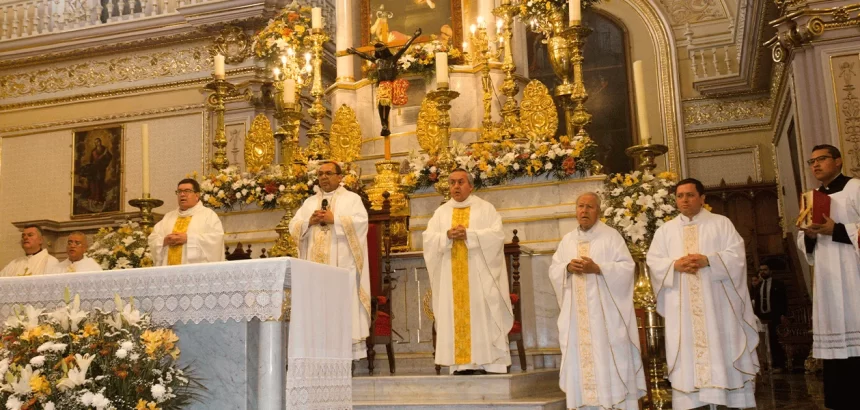 Durante la misa en honor al papa Francisco, el obispo destacó su humildad