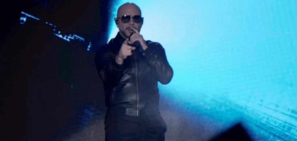 Pitbull puso a bailar sin descanso al publico de Aguascalientes