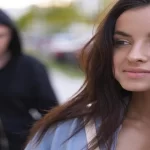 Prestar el celular a extraños puede traer problemas. Foto freepik