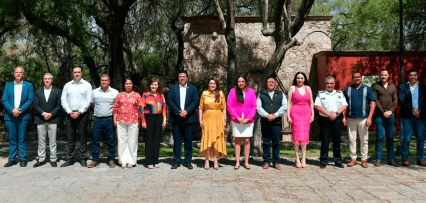 La gobernadora Tere Jiménez se reunió con los alcaldes del interior para tratar temas que beneficien a la población