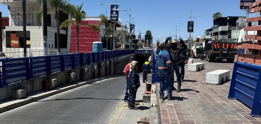 Cierre lateral de Av. López Mateos